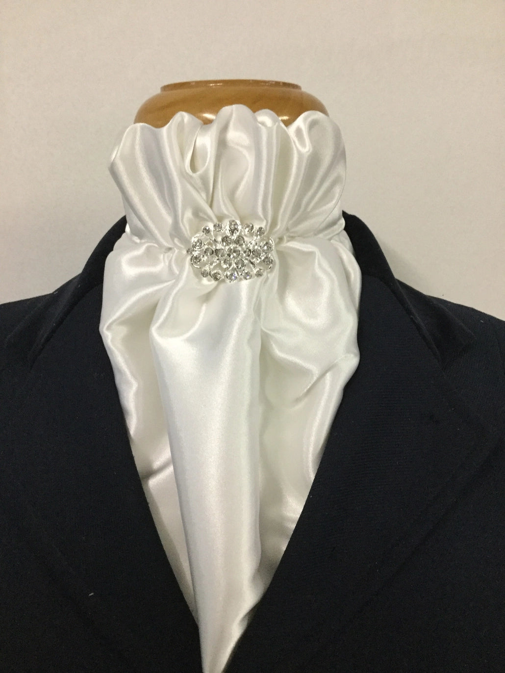 HHD Cream Euro Stock Tie Lilly