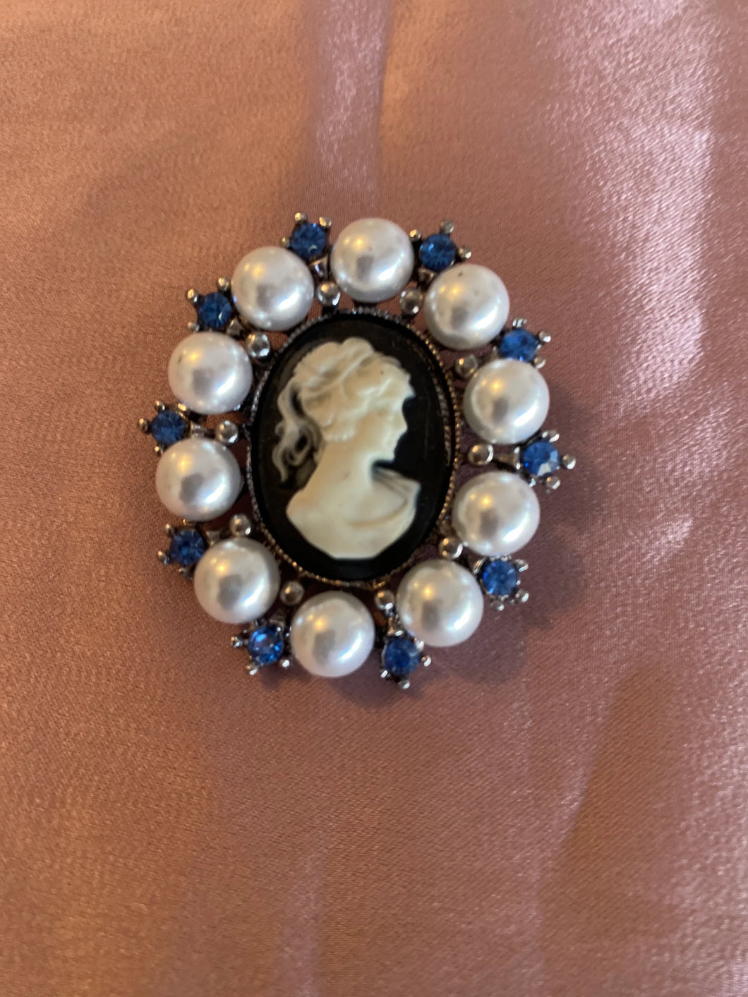 HHD Vintage Cameo Rhinestone and Pearl Stock Pin